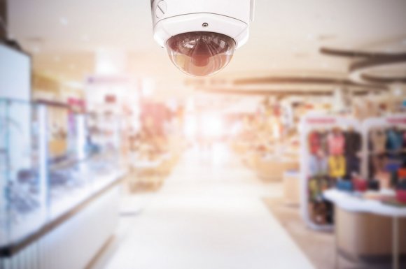 Installation de caméra de surveillance dans un supermarché Nîmes